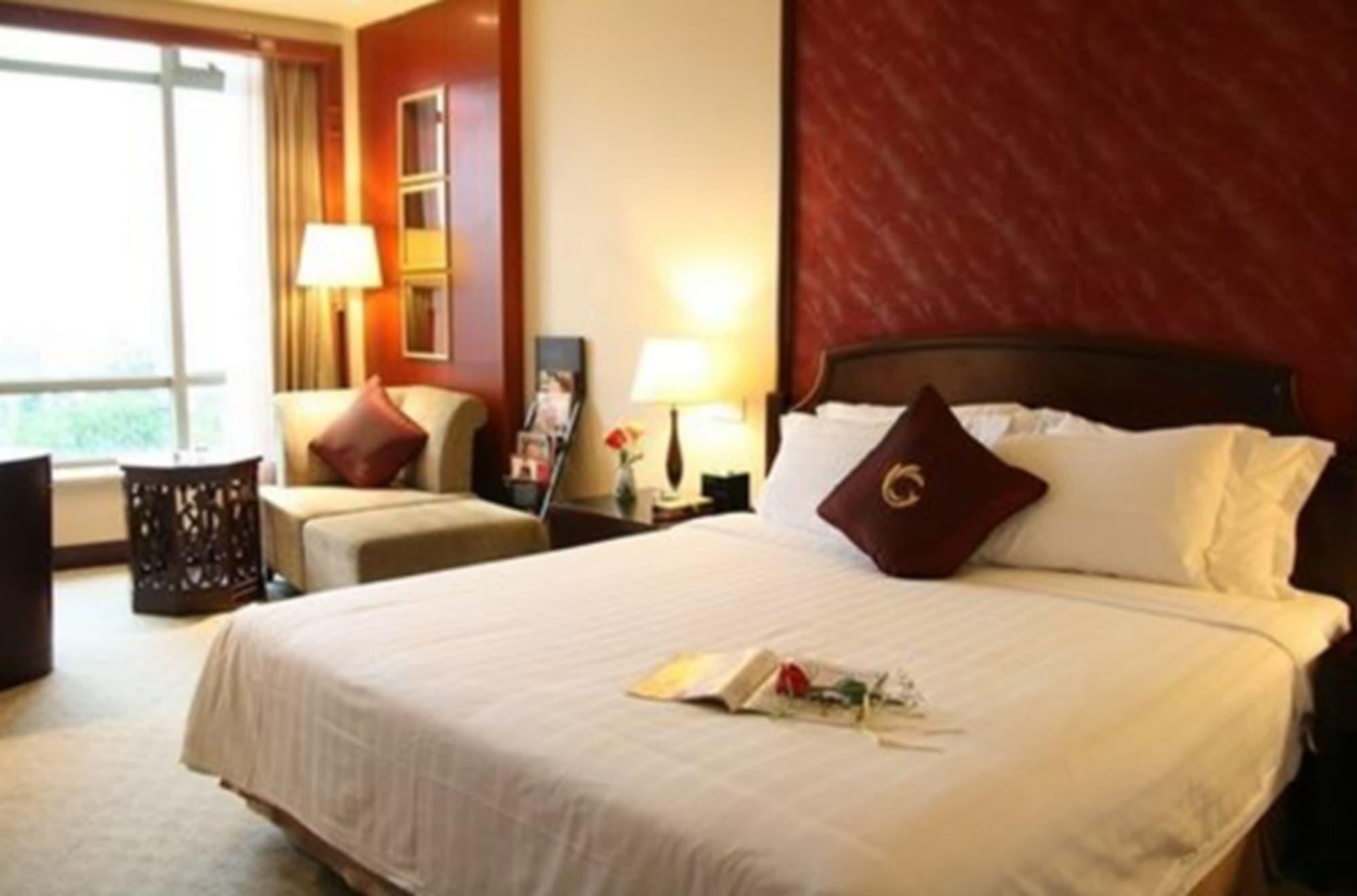 The Royal Marina Plaza Hotel Гуанджоу Екстериор снимка
