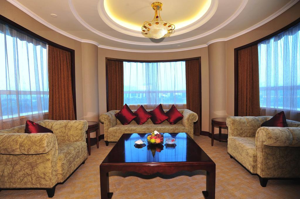 The Royal Marina Plaza Hotel Гуанджоу Екстериор снимка