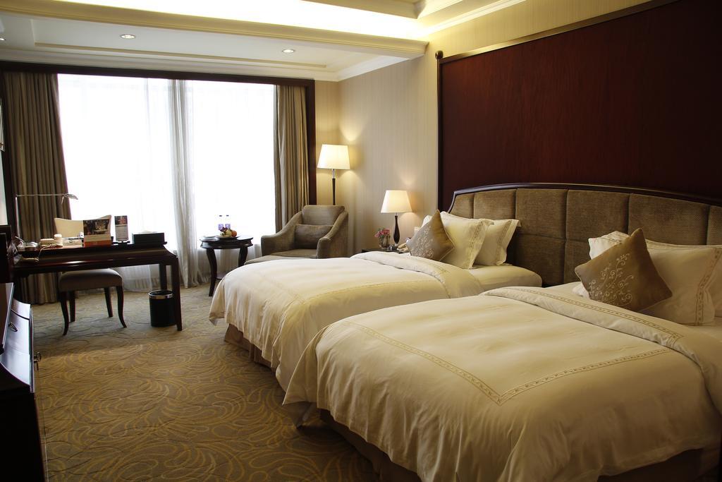 The Royal Marina Plaza Hotel Гуанджоу Екстериор снимка