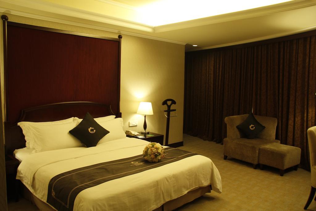 The Royal Marina Plaza Hotel Гуанджоу Екстериор снимка