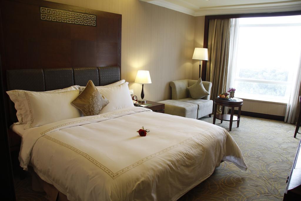 The Royal Marina Plaza Hotel Гуанджоу Екстериор снимка