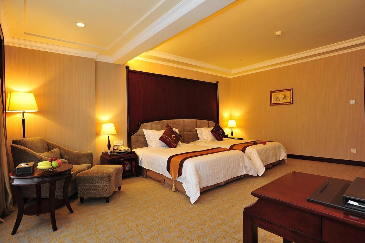 The Royal Marina Plaza Hotel Гуанджоу Екстериор снимка