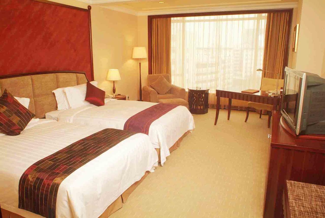 The Royal Marina Plaza Hotel Гуанджоу Екстериор снимка