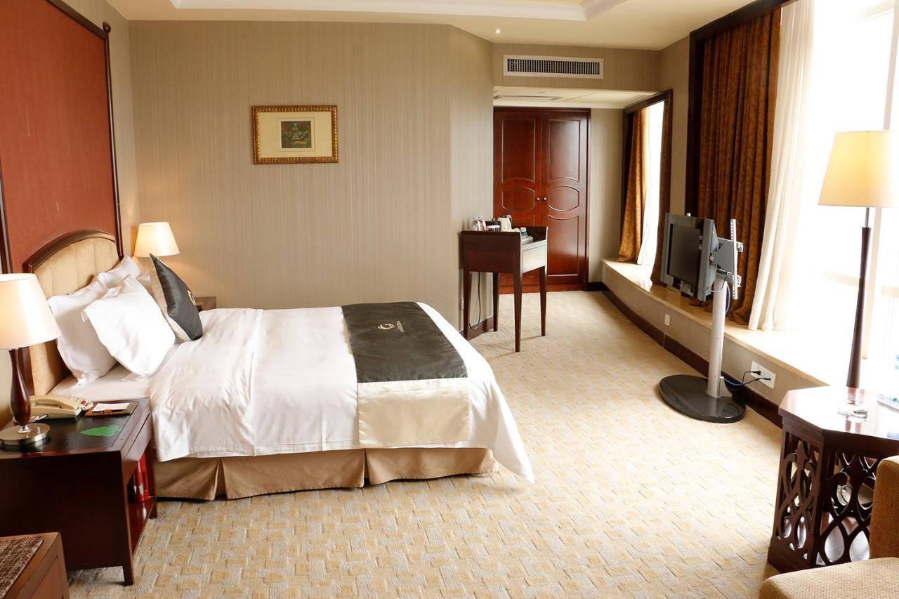 The Royal Marina Plaza Hotel Гуанджоу Екстериор снимка