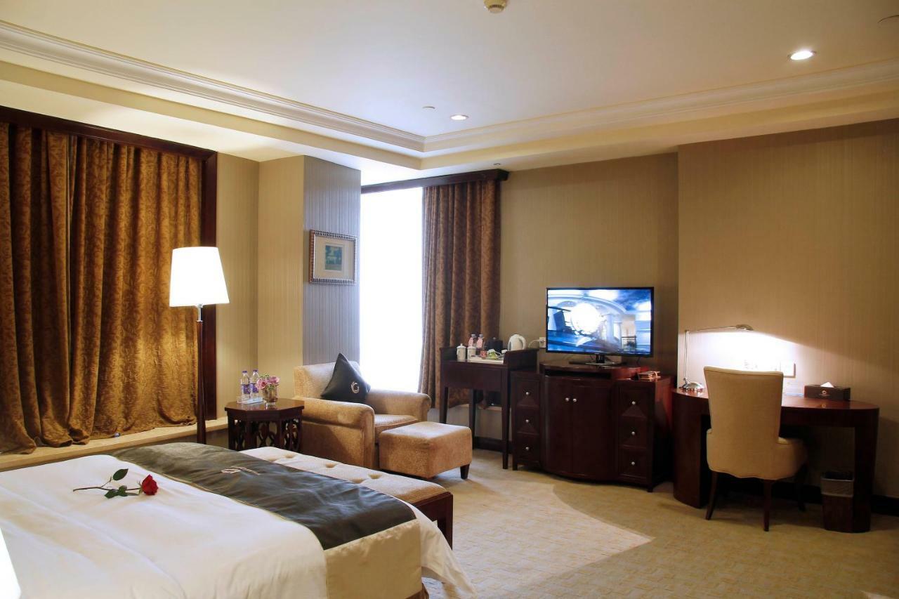 The Royal Marina Plaza Hotel Гуанджоу Екстериор снимка