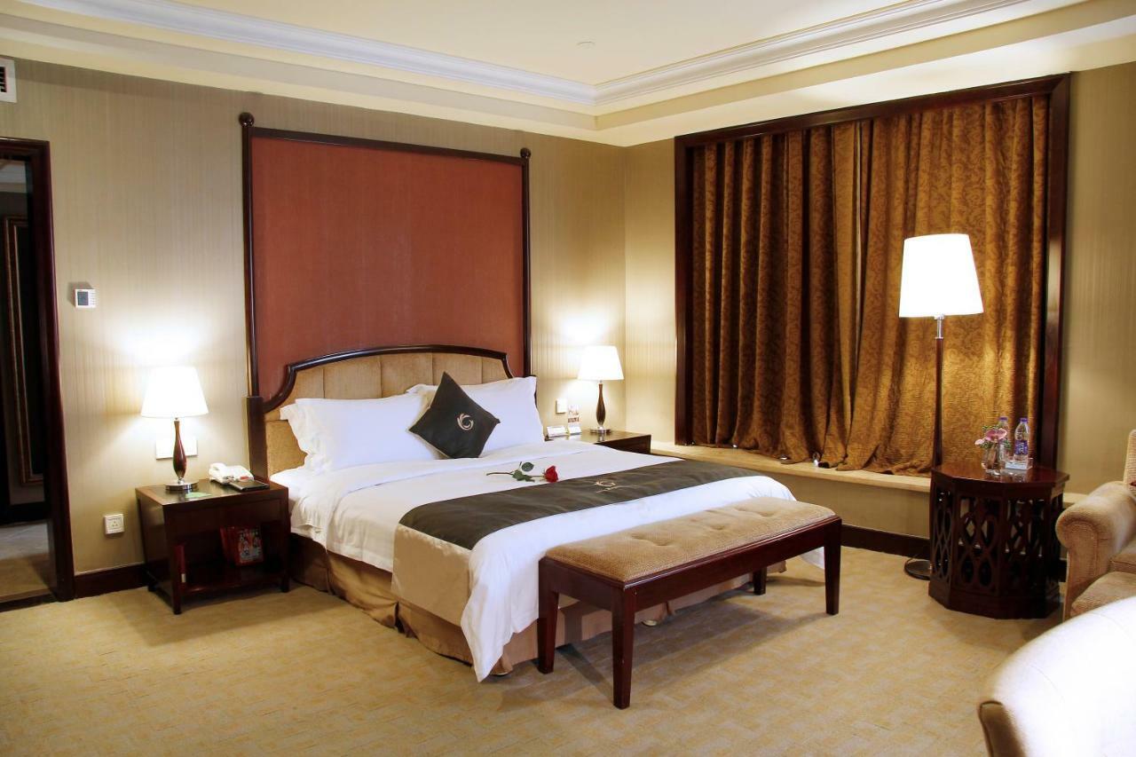 The Royal Marina Plaza Hotel Гуанджоу Екстериор снимка