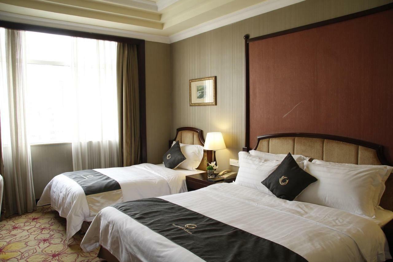 The Royal Marina Plaza Hotel Гуанджоу Екстериор снимка